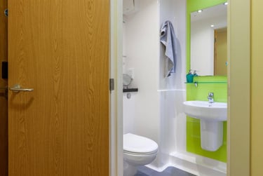 1 bed flat, Dean Street, City Centre, Bangor, LL571US - Image 3